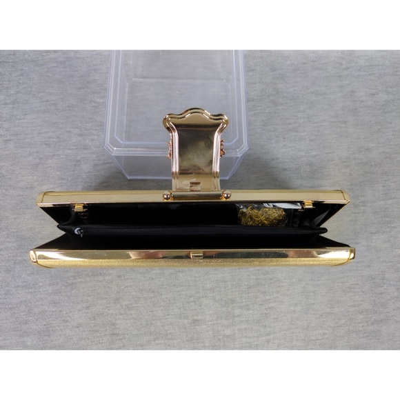 🎄 3/$35 Two Pieces of Metallic Tone Clutches - Picture 6 of 16